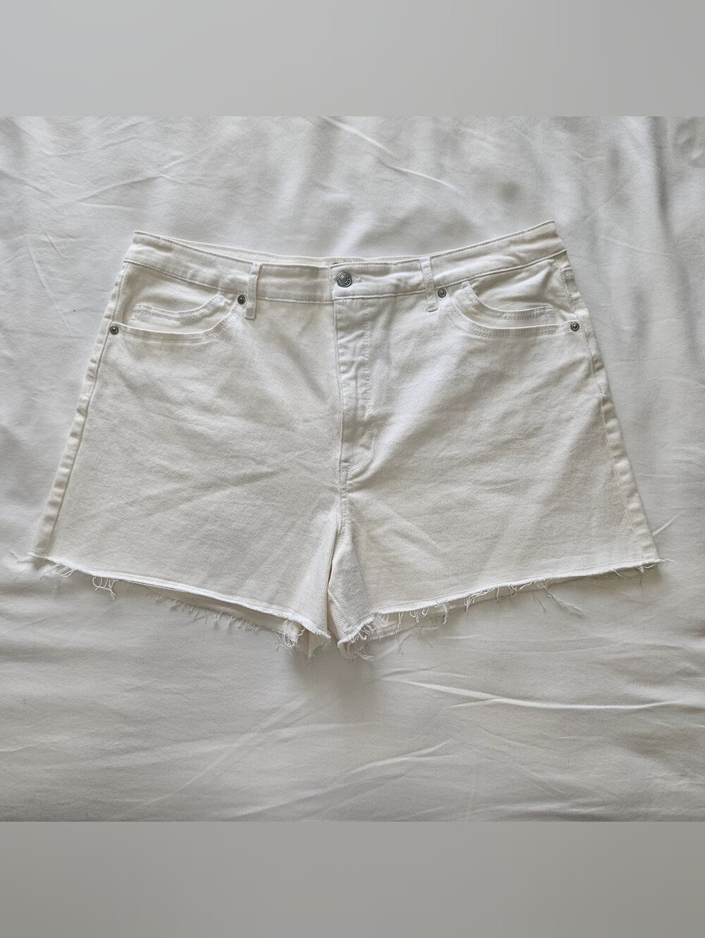 Women's Plus Size 20 White Frayed Hem Denim Shorts